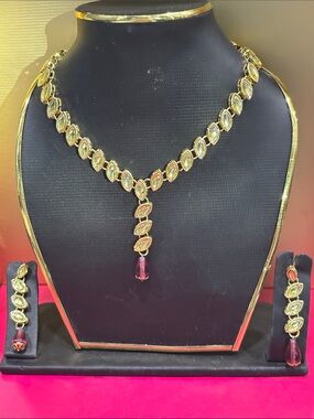 Elegant Gold-Tone Women’s Necklace Set with Pink Pendant